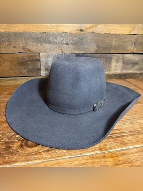 Youth Western Cowboy Hat Gray Felt. Crown is 21” around on the inside. No liner.
